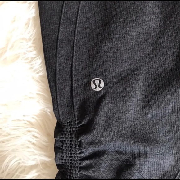 *SOLD* Lululemon In The Flow Crops - Picture 3 of 4